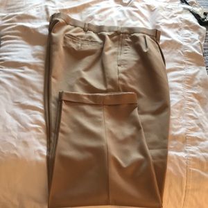 Men’s pleated dress pants